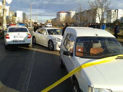В Кишиневе полиция преследовала Porsche, повреждены 6 машин.