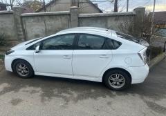Легковые-Toyota-Prius