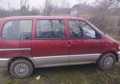 Легковые-Nissan-Serena