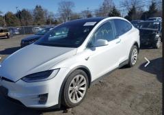 Легковые-Tesla-Model X