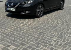 Легковые-Nissan-Leaf