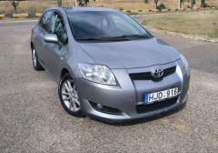 Легковые-Toyota-Corolla